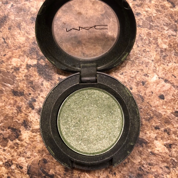 MAC Eyeshadow. - Picture 1 of 3